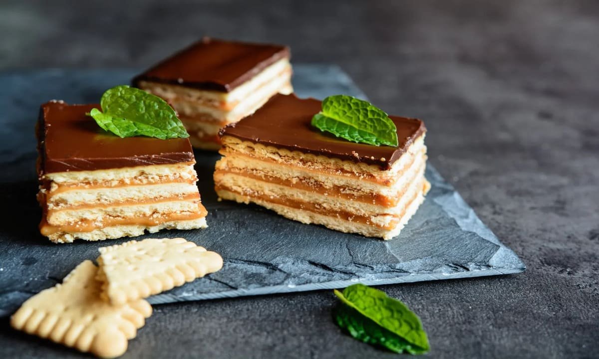 Imagen contiene 3 trozos de tarta de abuela